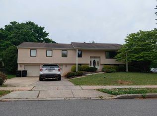 25 Tansey Dr, Upper Chichester, PA 19014