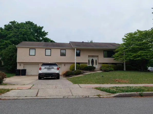 25 Tansey Dr, Upper Chichester, PA 19014