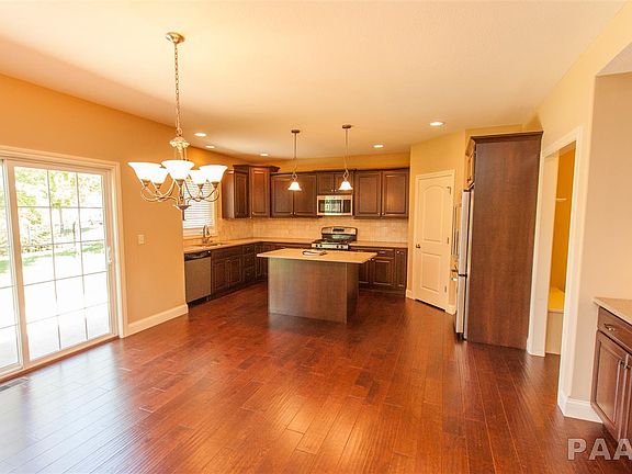 4th image of 2203 W Earl Ct