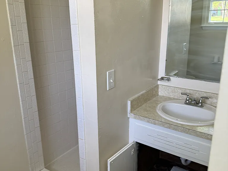 608 Sue Ct — Photo 12