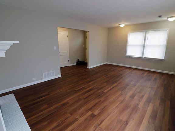 4th image of 301 E Melbourne Ave