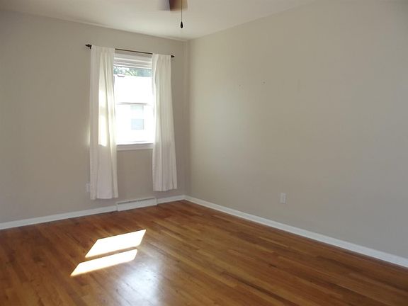 3rd image of 1184 Oak St