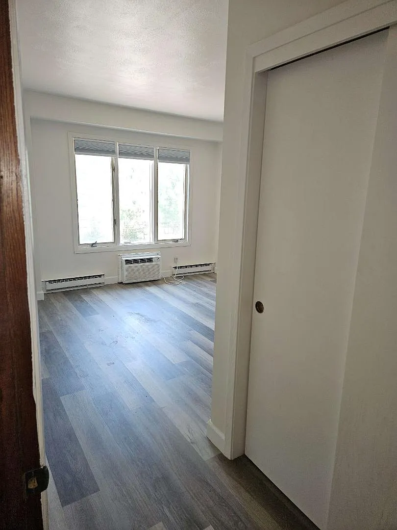 555 W High St - Apt 4 - 555 W High St — Photo 1