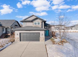 24 S Lincoln St, Sylvan Lake, AB T4S 2P9