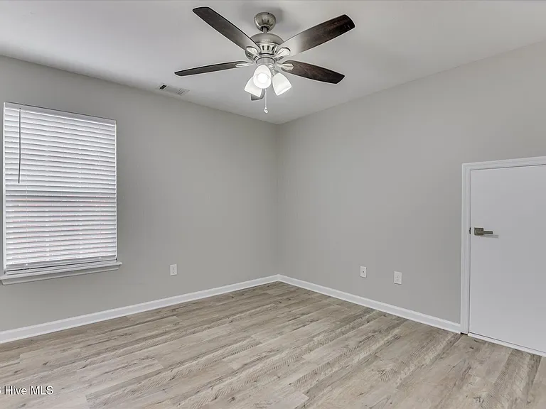 7604 Pleasantville Way — Photo 32