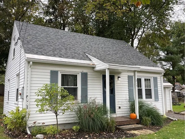 215 Hunt Dr, Fayetteville, NY 13066