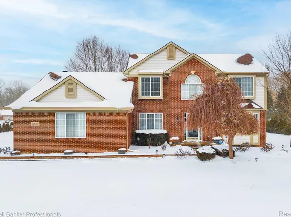 60628 S Lyon Trl, South Lyon, MI 48178