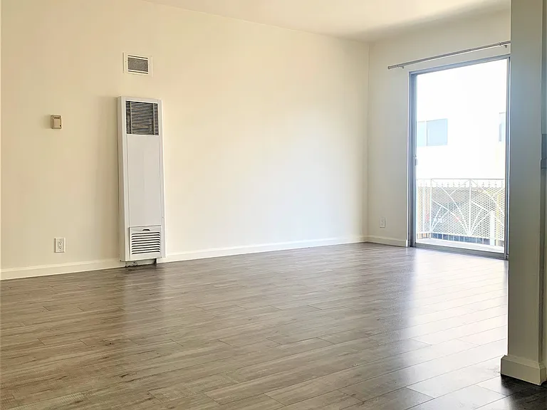 414 S Saint Andrews Pl #7 — Photo 4