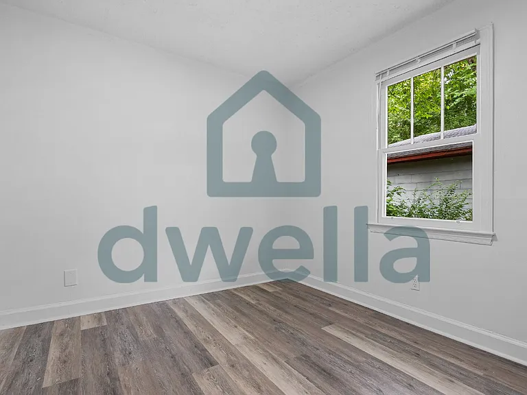 451 Loring Dr — Photo 15