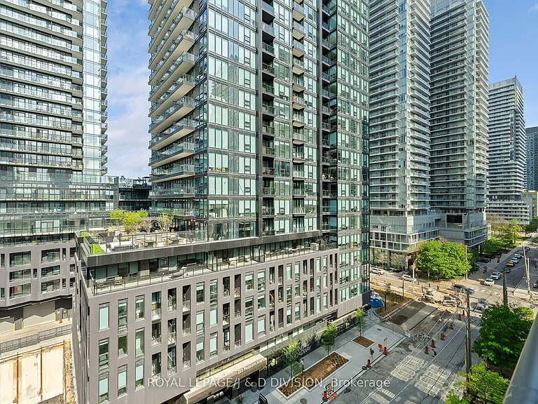 220 Redpath Ave #805 — Photo 20