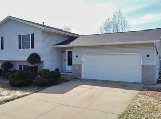 845 Emerald Ln NW, Rochester, MN 55901