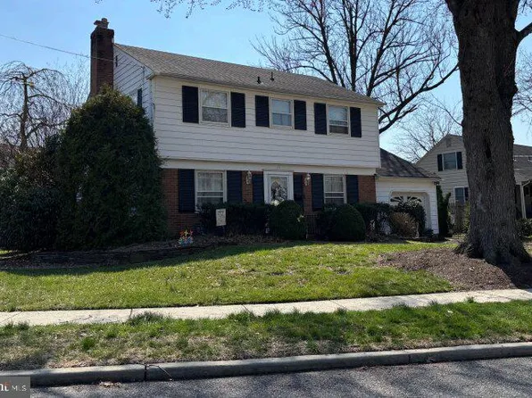 11 N Woodstock Dr, Cherry Hill, NJ 08034