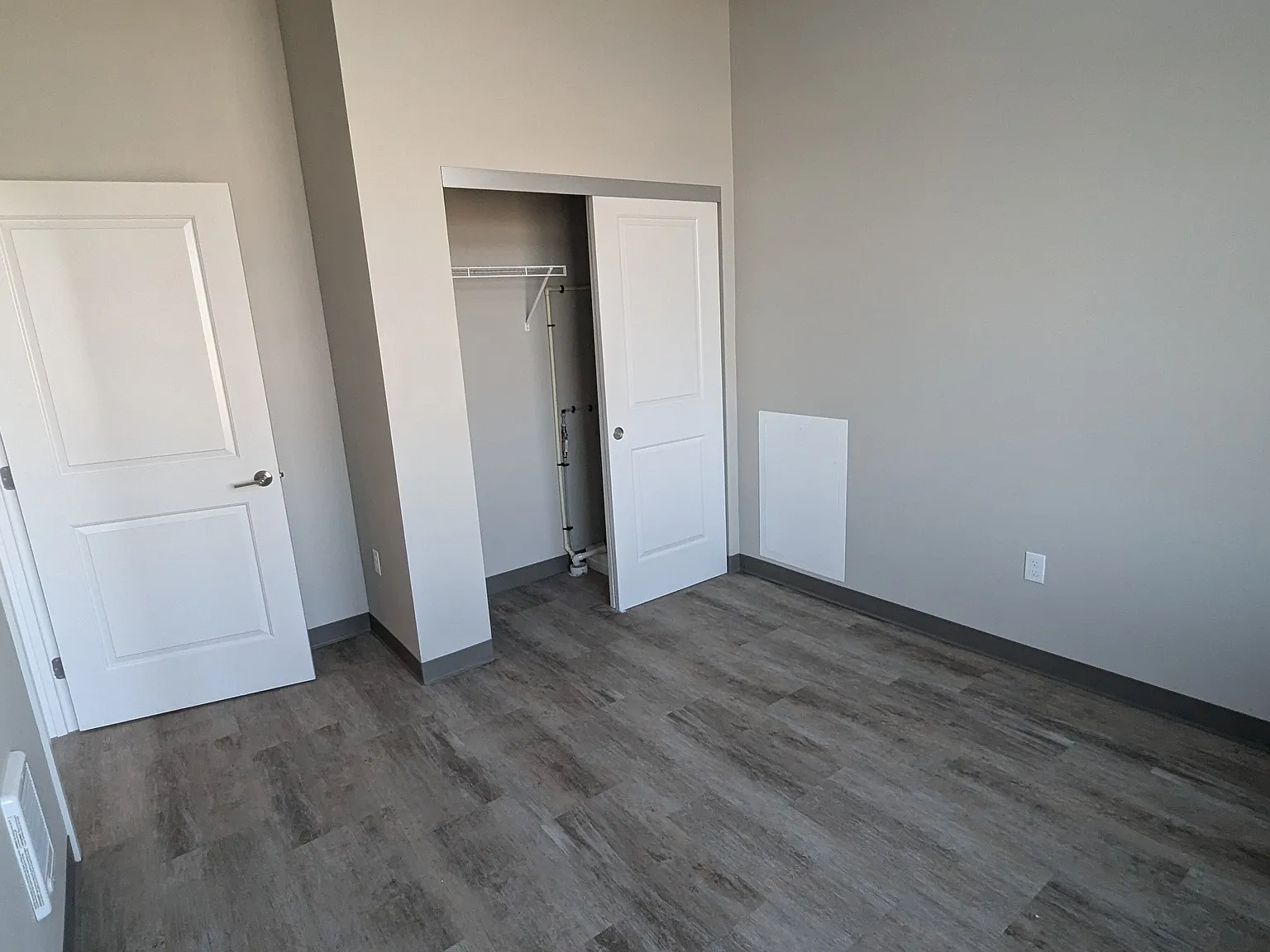 2 bed, 923 sqft, $2,950 — Photo 3