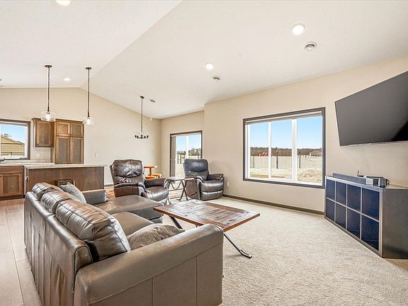3rd image of 8594 Dolphin Rd