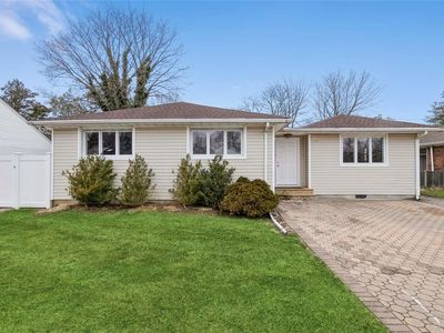 28 Joyce Road, Plainview, NY, 11803