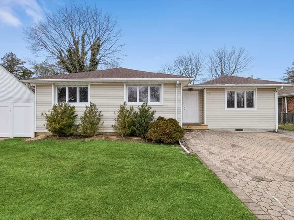 28 Joyce Road, Plainview, NY 11803