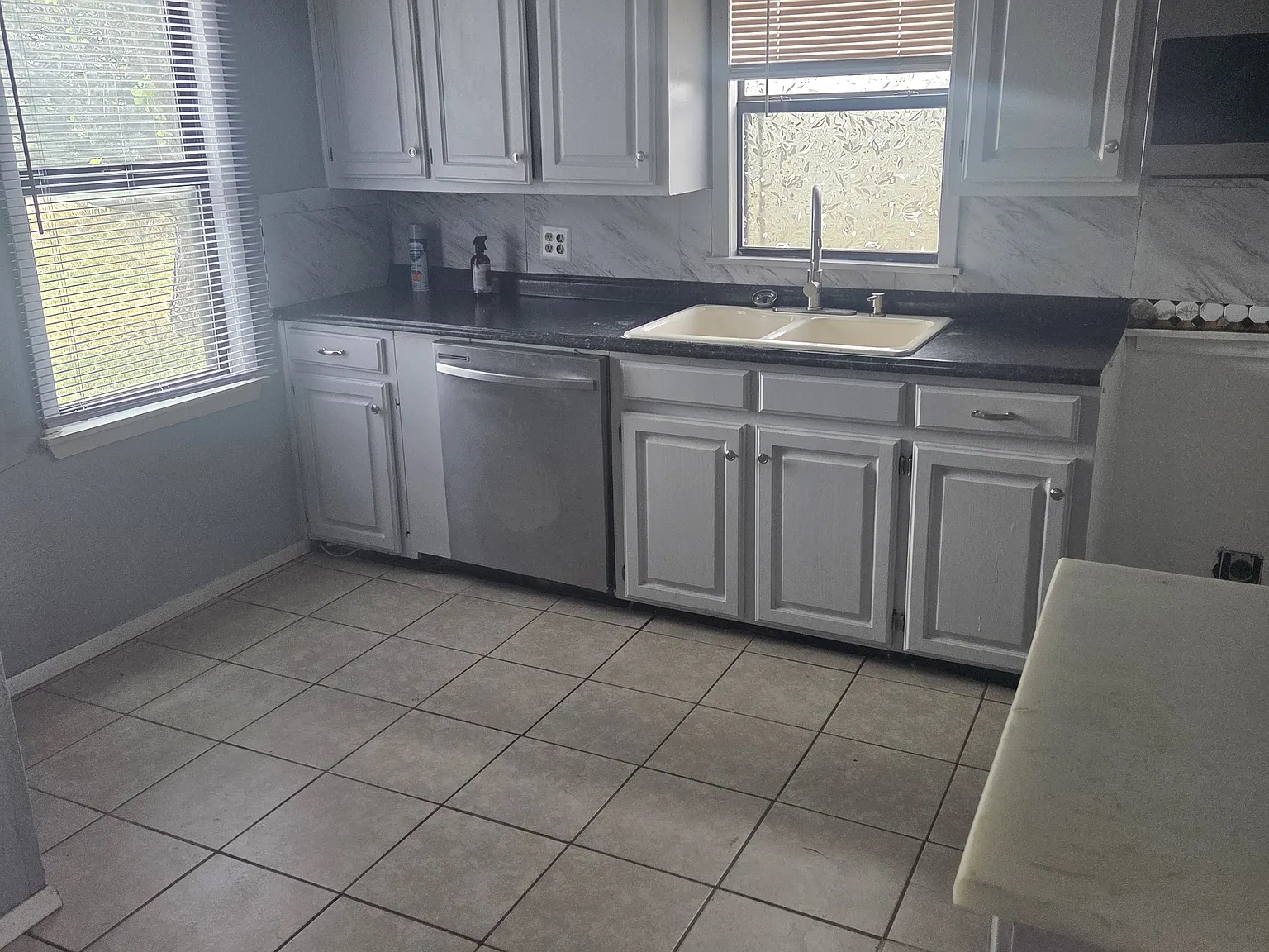 3 bed, 1250 sqft, $1,400 — Photo 2