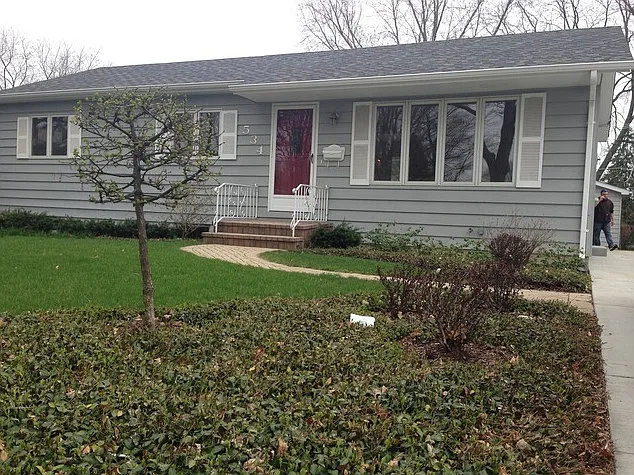 534 Dawes St photo 1