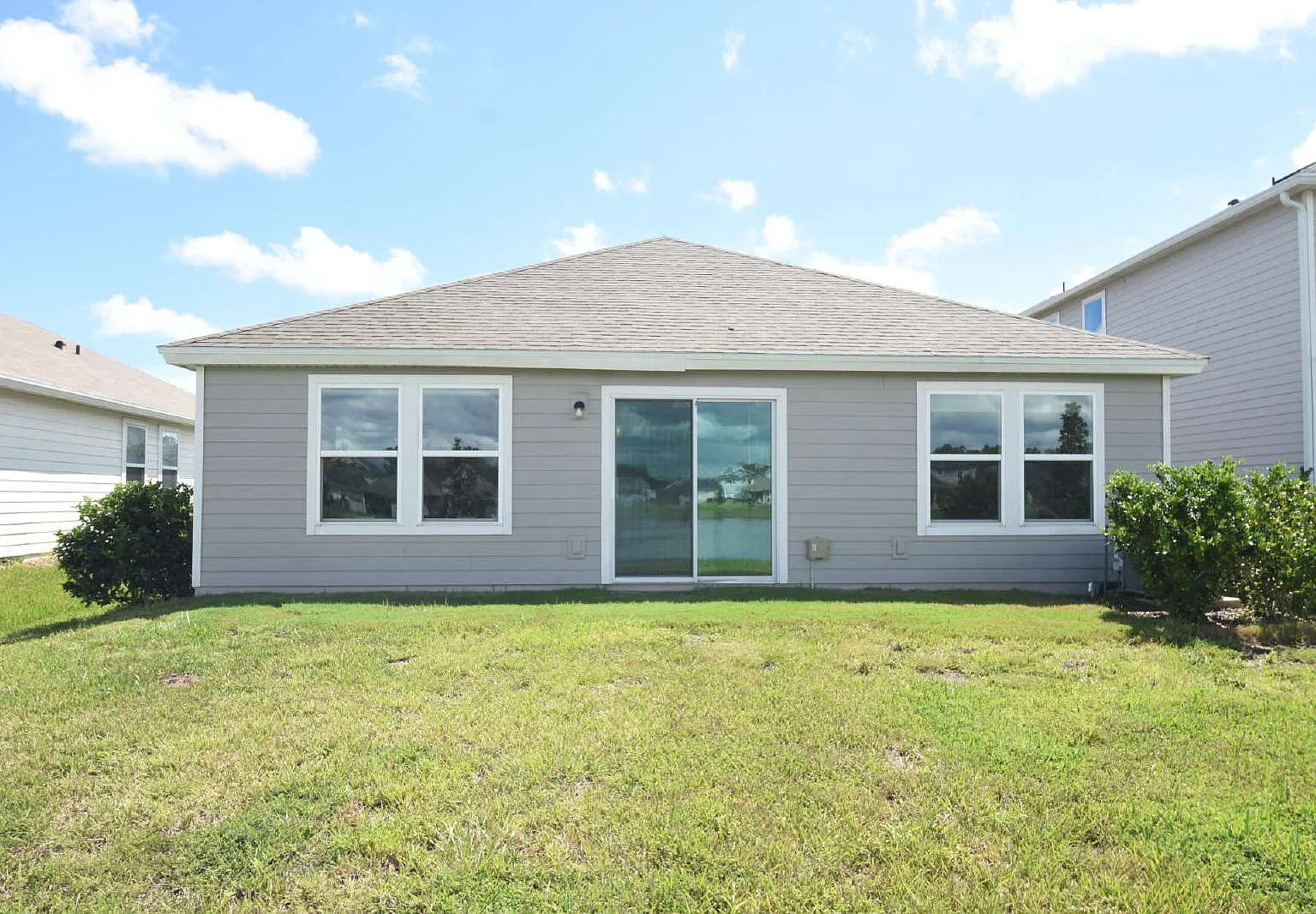 3 bed, 2.0 bath, 1377 sqft, $2,600 — Photo 3