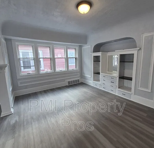 2517 W Hadley St — Photo 11