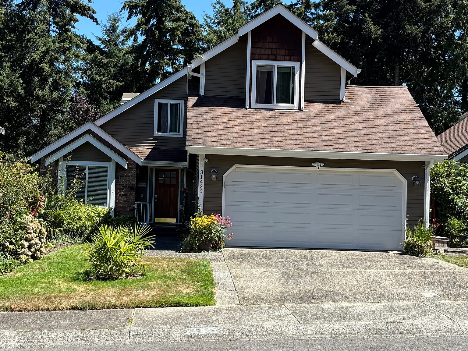 3 bed, 2.5 bath, 1860 sqft, $3,000 — Photo 1