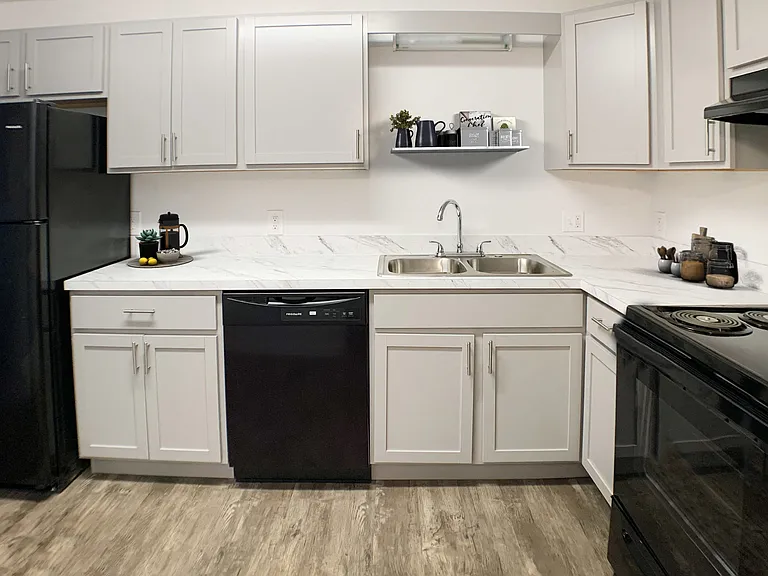 Knobs Pointe Apartments — Photo 22
