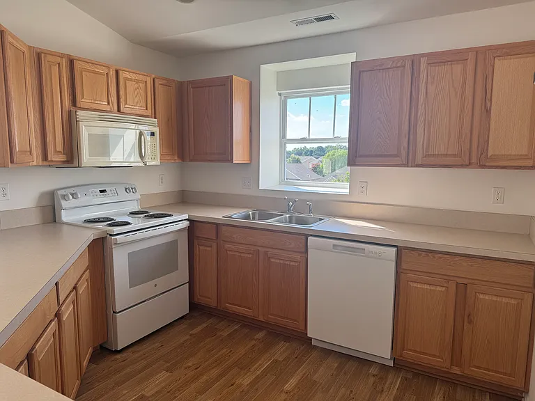 3403K N Sagamore Dr — Photo 4