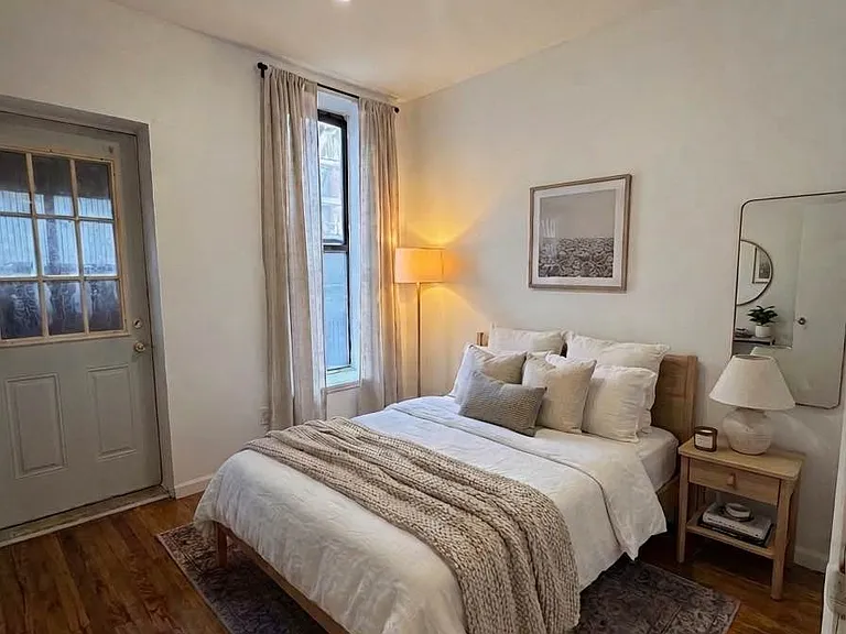 447 W 37th St #1RW — Photo 2