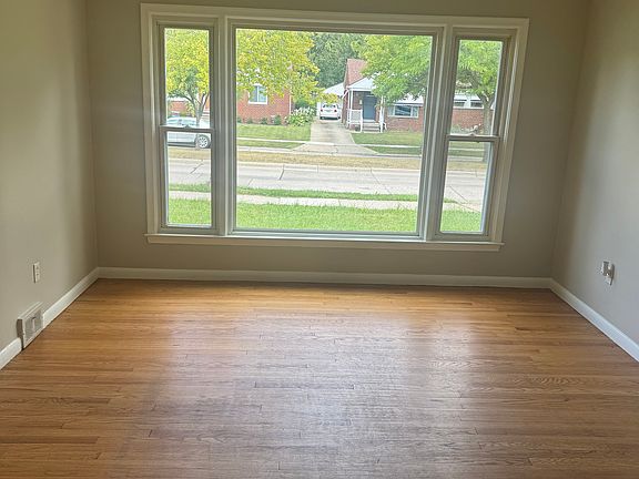 4th image of 14221 Lincoln St