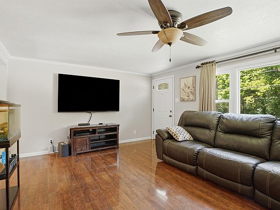 4th image of 1409 Logan St