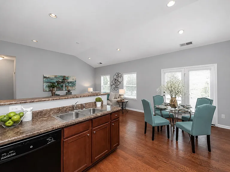 1015 Albany Park Dr — Photo 11