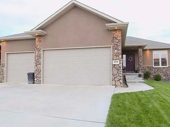 1252 Hawkfly Rd, Lincoln, NE 68521