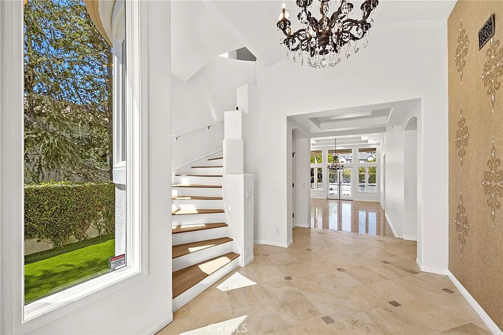 4 bed, 4.5 bath, 4305 sqft, $14,895 — Photo 3