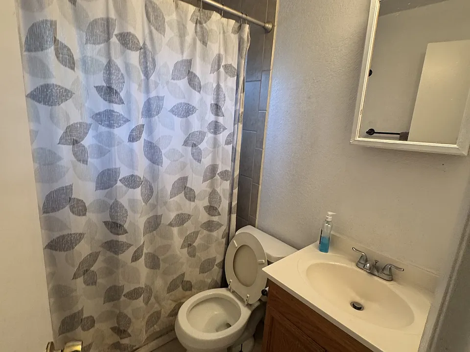 148 Deacon Jones Blvd #2