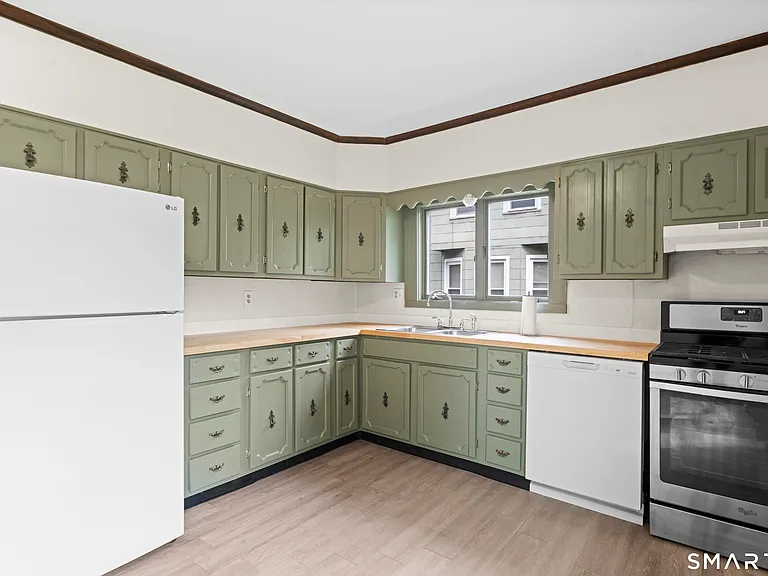 44 Bigelow Ave — Photo 17