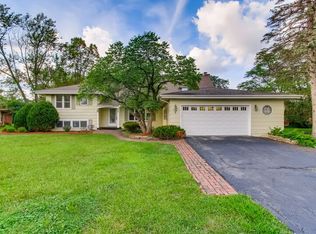 4 Cheval Dr, Oak Brook, IL 60523