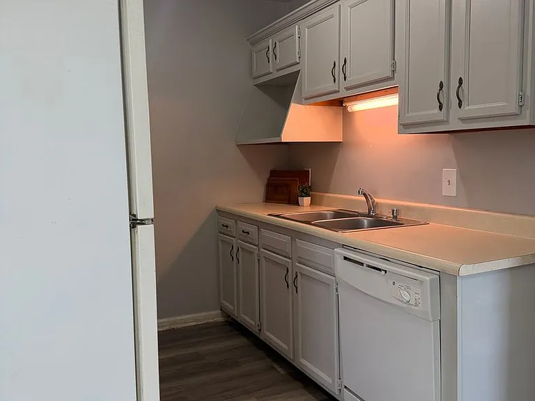 River Valley Apartments — Photo 25
