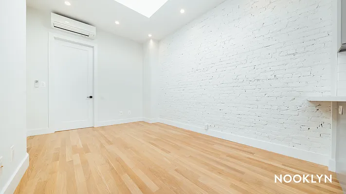 Rented by Nooklyn NYC LLC | media 4