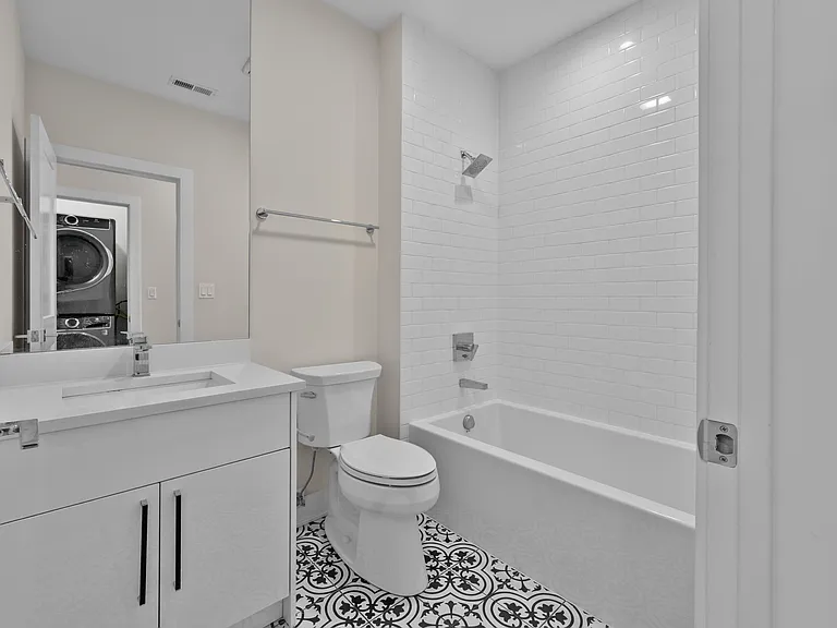 1837 S Canalport Ave #2W — Photo 2