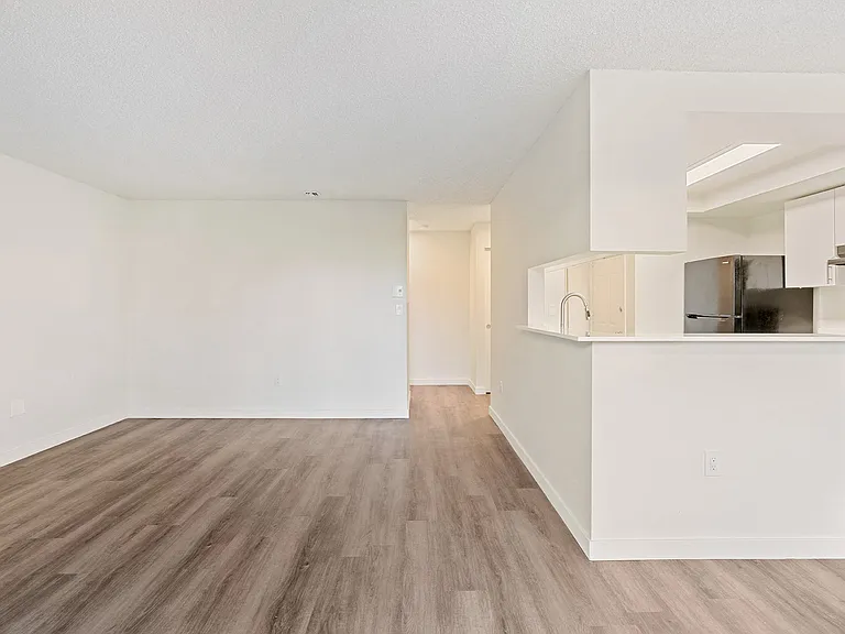 Pointe East — Photo 19