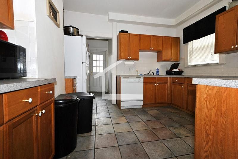 1st image of 142 Brooks St #140-1