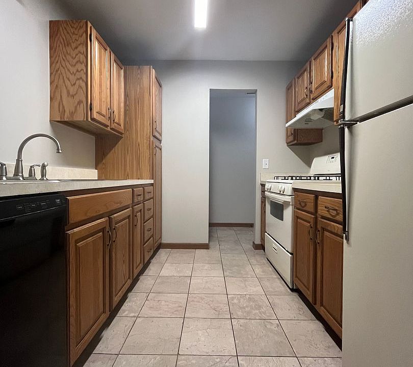 1st image of 526 Oak Glen Dr #D