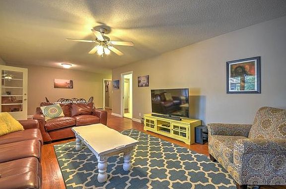 4th image of 906 Echo Ln