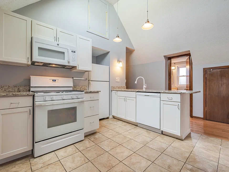 429 Capitol Ave #3