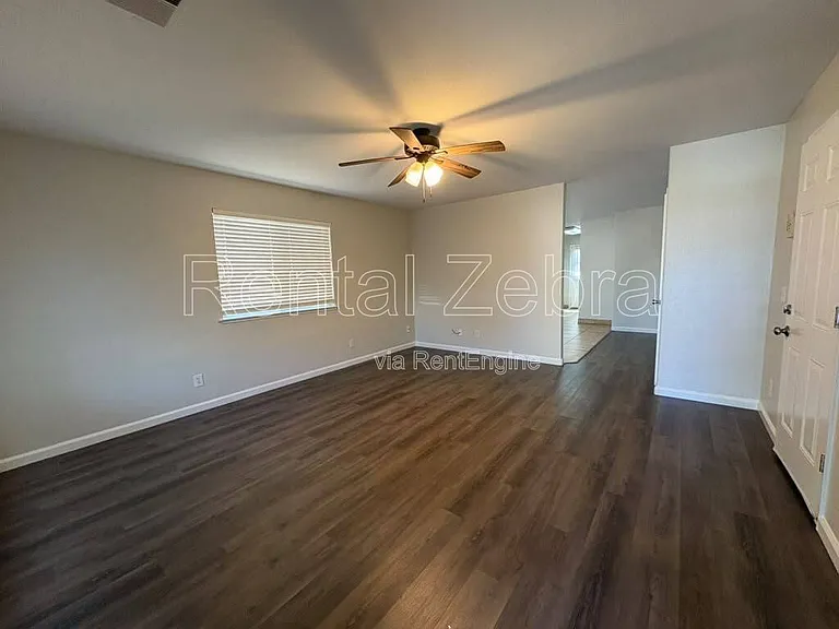 2862 La Cresenta Ave — Photo 2