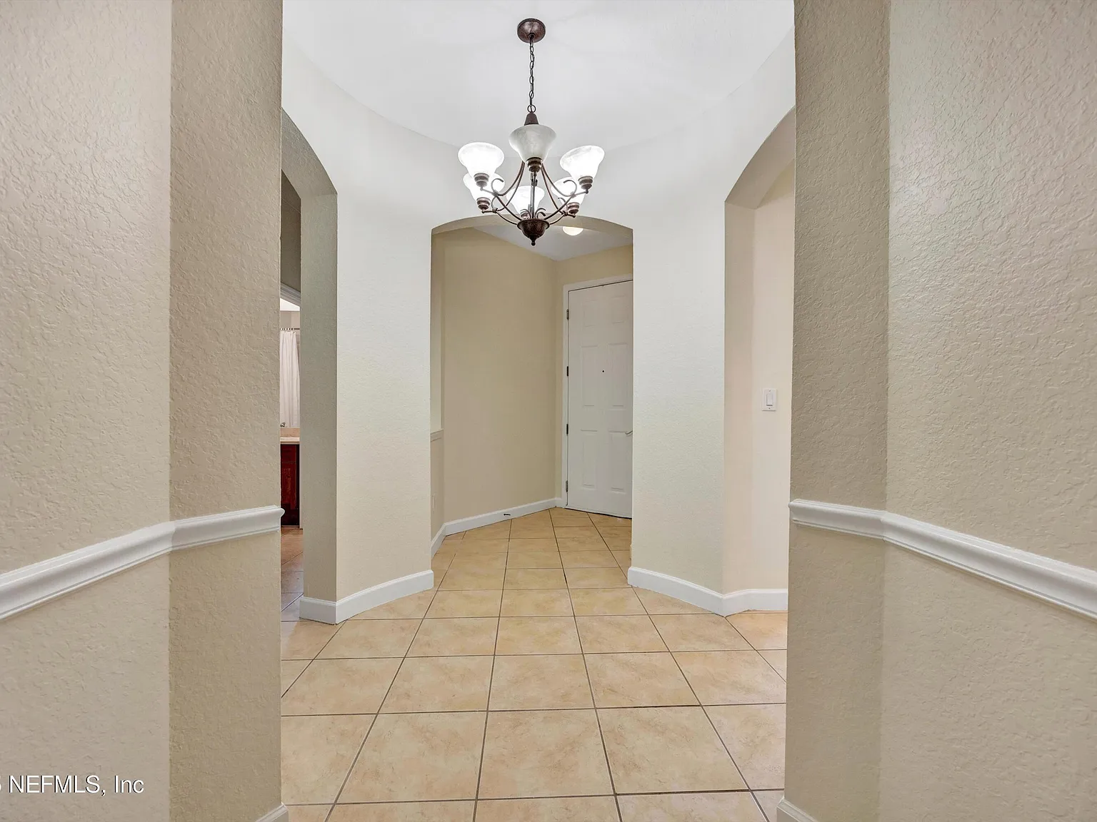 3 bed, 3.0 bath, 2123 sqft, $2,600 — Photo 4