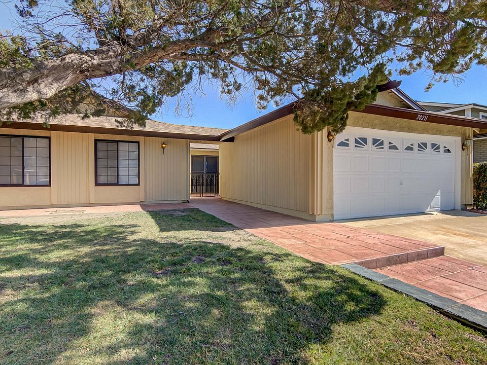 1st image of 20211 Lakemore Dr