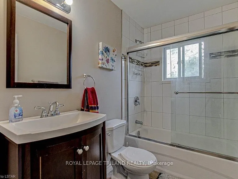 256 Edinburgh St #UPPER — Photo 9