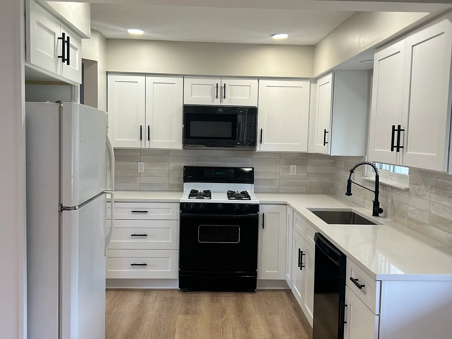 3 bed, 1.5 bath, 1630 sqft, $2,200 — Photo 1