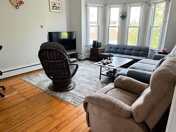 3rd image of 1106 Cambridge St #1